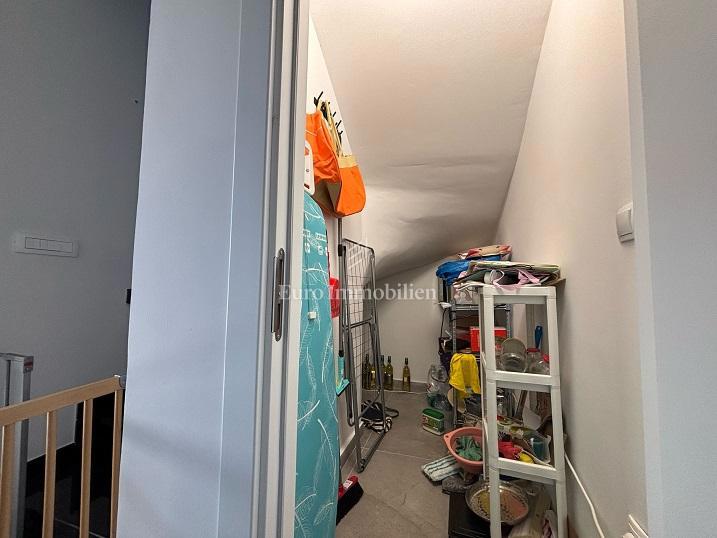 Mandre - una nuova casa con piscina vicino al mare