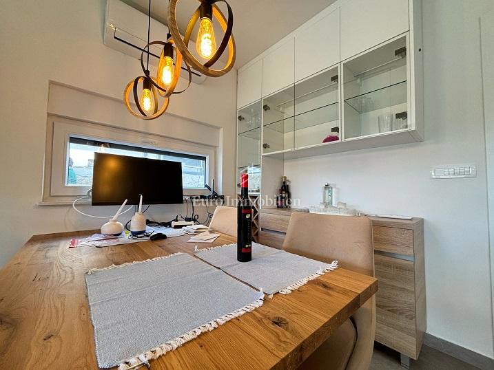 Mandre - una nuova casa con piscina vicino al mare