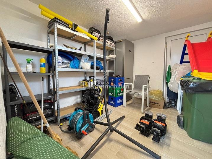 Mandre - una nuova casa con piscina vicino al mare