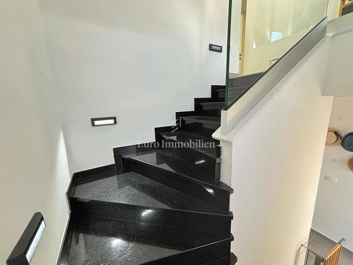 Mandre - una nuova casa con piscina vicino al mare