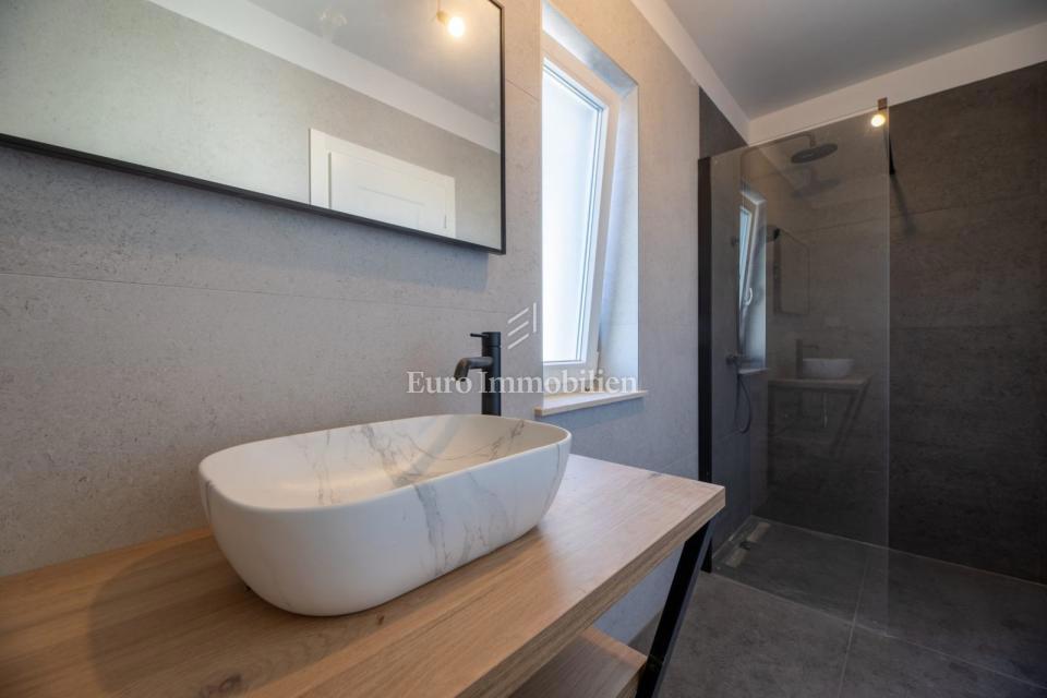 Isola di Krk - spaziosa casa con vista panoramica