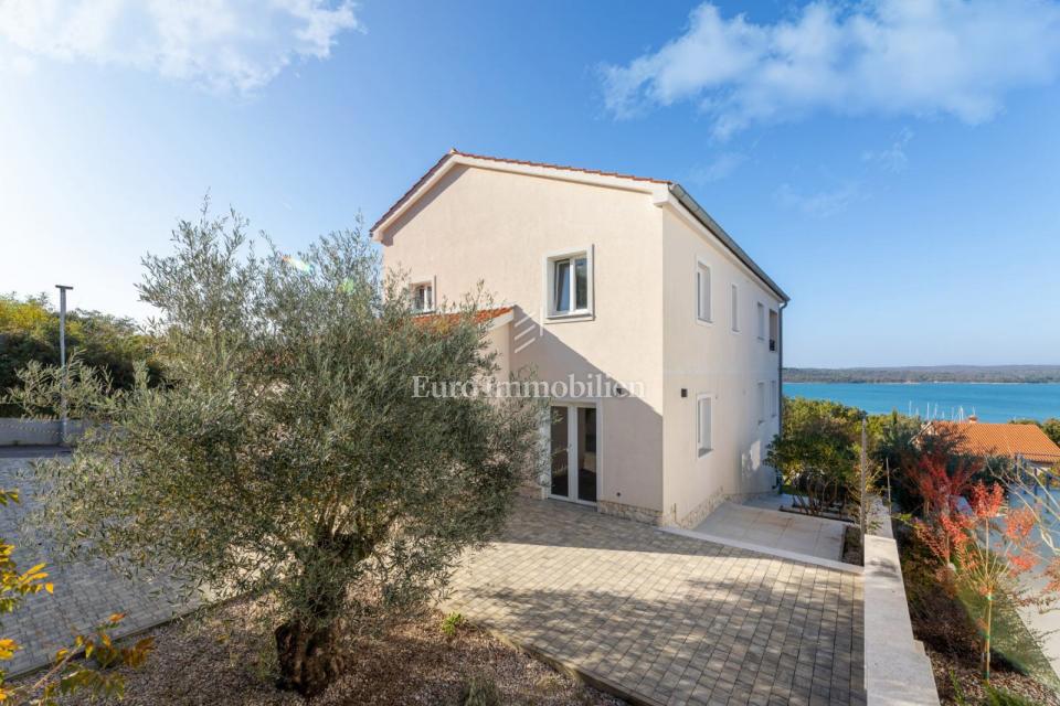 Isola di Krk - spaziosa casa con vista panoramica