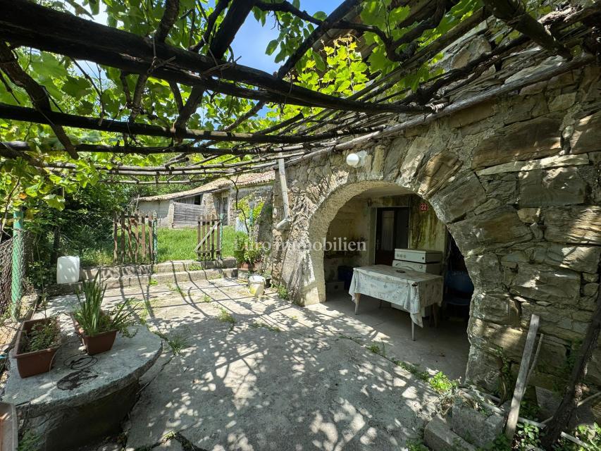 Cerovlje - villaggio istriano con edifici in pietra