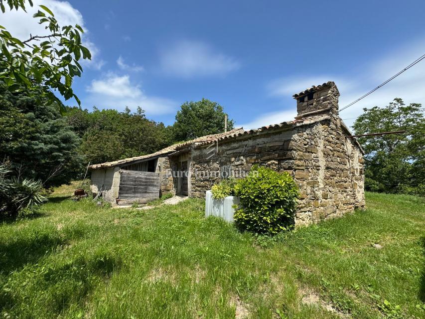 Cerovlje - villaggio istriano con edifici in pietra