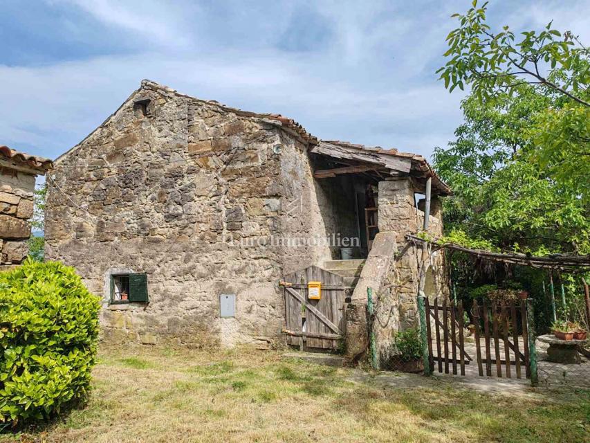 Cerovlje - villaggio istriano con edifici in pietra