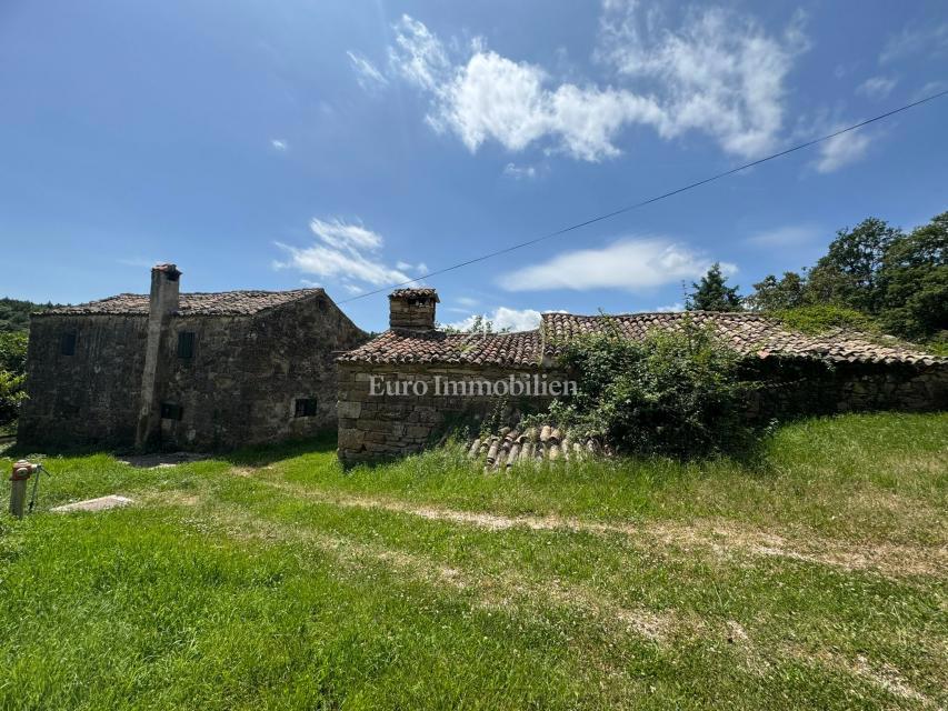 Cerovlje - villaggio istriano con edifici in pietra