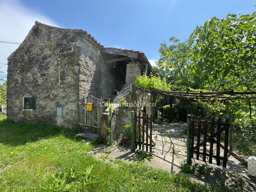 Cerovlje - villaggio istriano con edifici in pietra