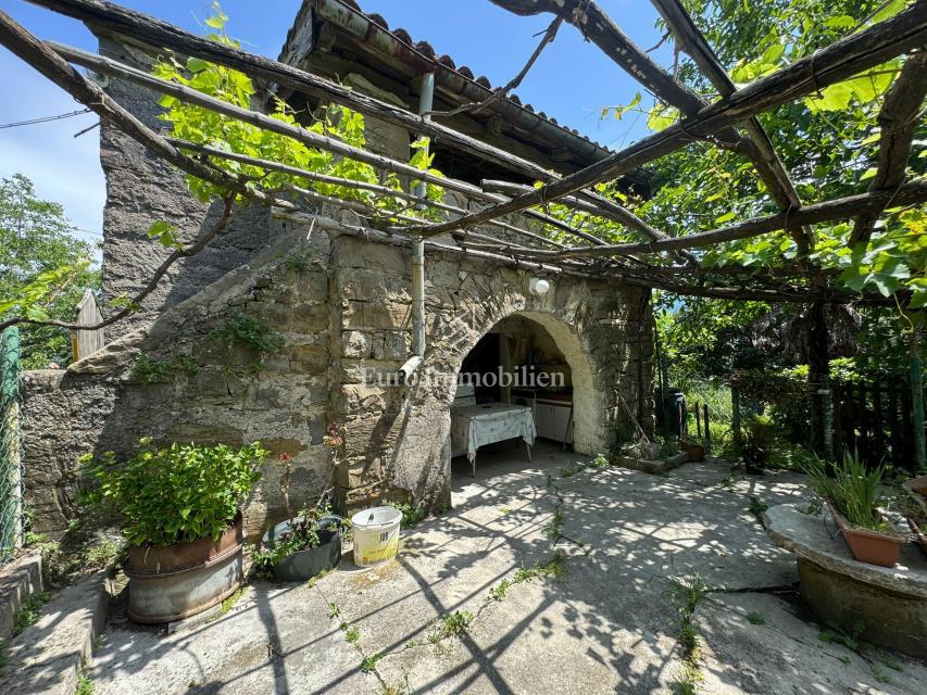 Cerovlje - villaggio istriano con edifici in pietra