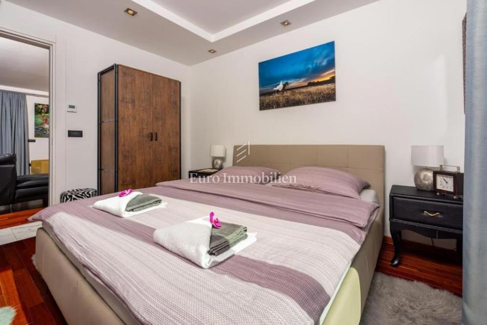 Malinska – Appartamento con giardino, a 250 m dal mare