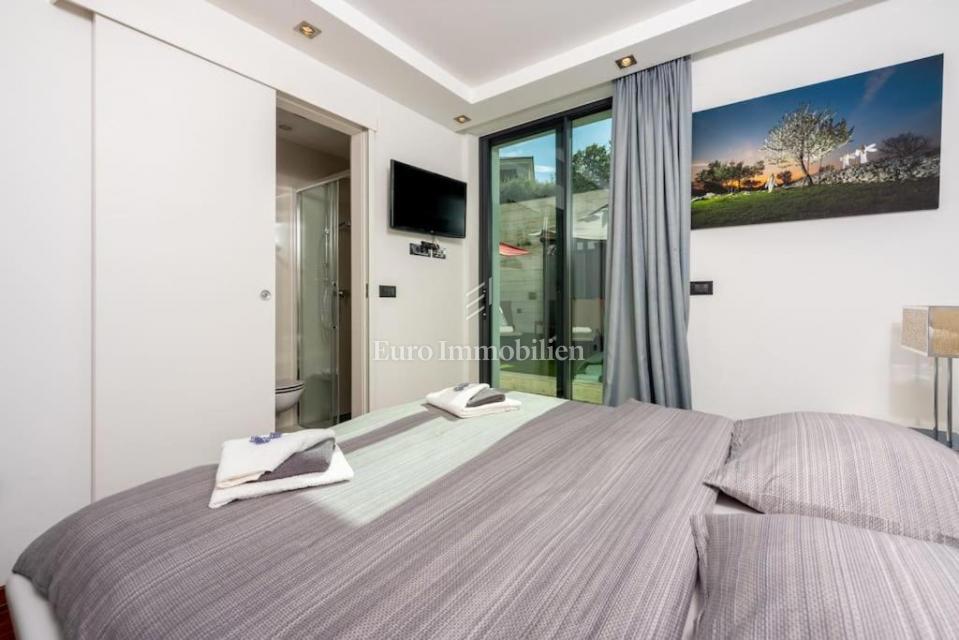 Malinska – Appartamento con giardino, a 250 m dal mare