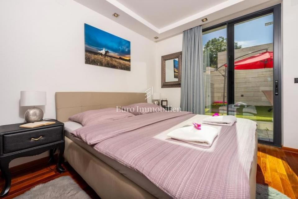 Malinska – Appartamento con giardino, a 250 m dal mare