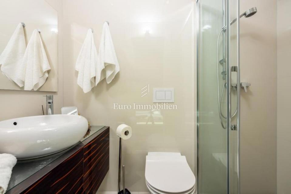 Malinska – Appartamento con giardino, a 250 m dal mare