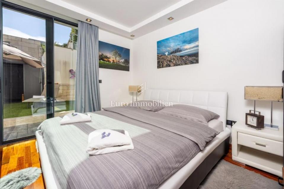 Malinska – Appartamento con giardino, a 250 m dal mare