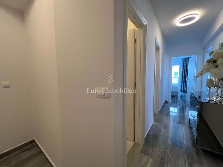 Makarska - appartamento di lusso con garage