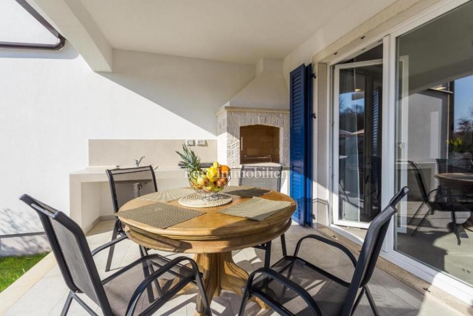 Parenzo - dintorni, villa con piscina