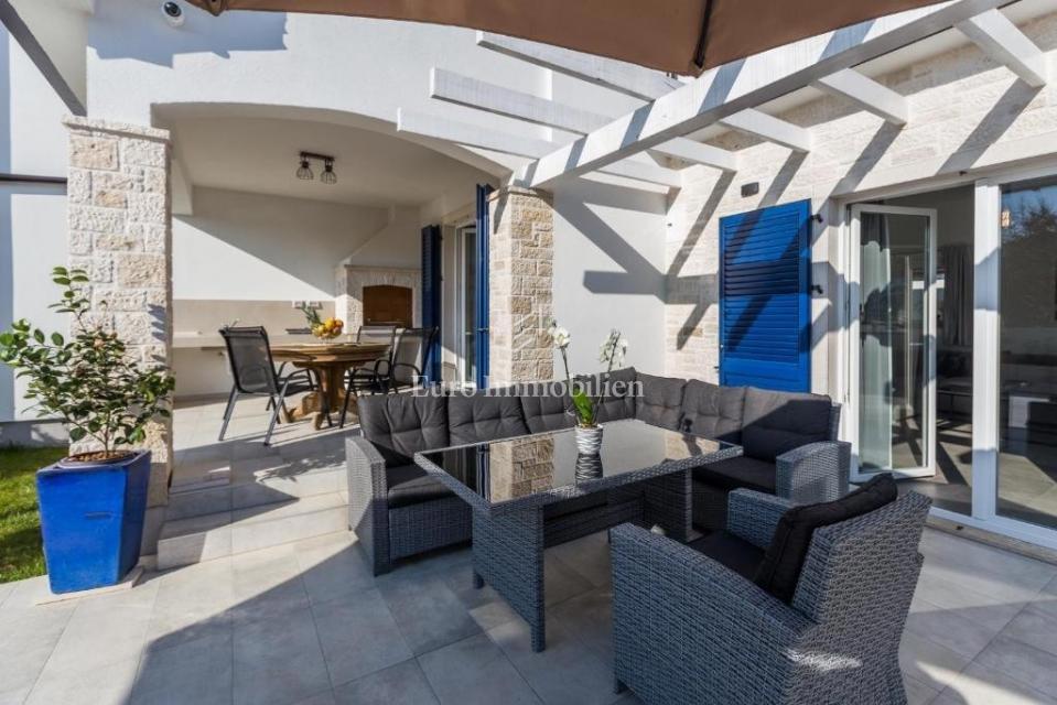 Parenzo - dintorni, villa con piscina