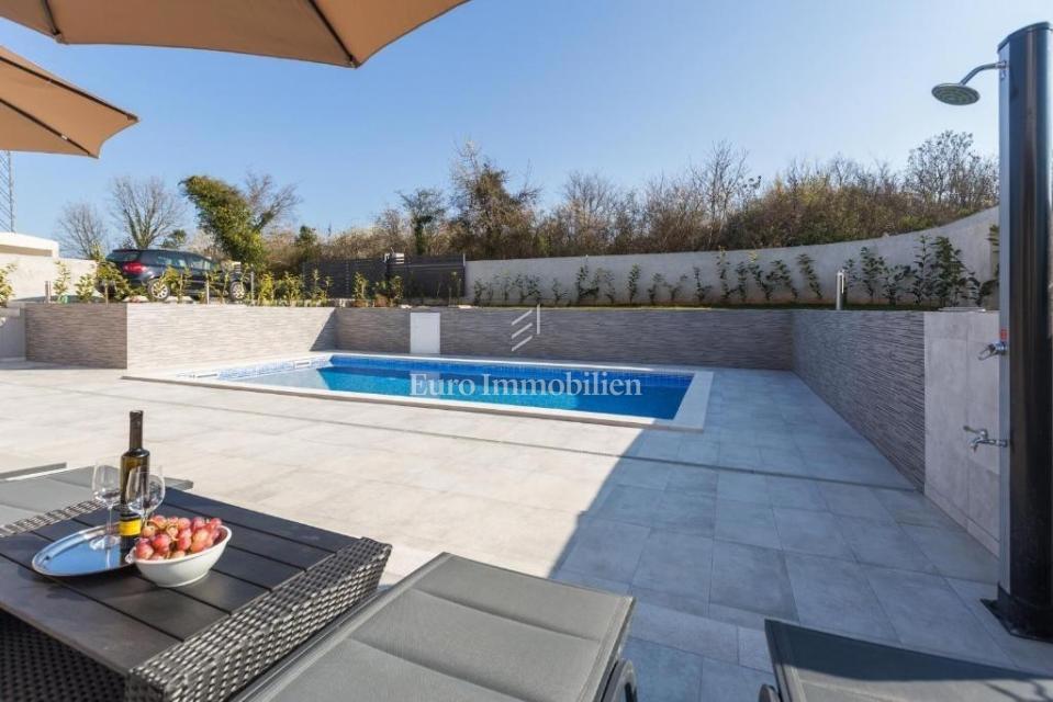 Parenzo - dintorni, villa con piscina