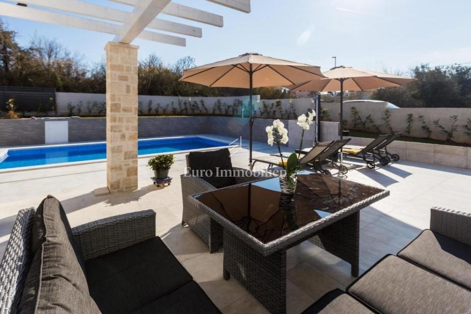 Parenzo - dintorni, villa con piscina