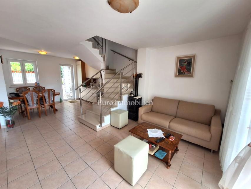 Isola di Krk - casa arredata con giardino e garage