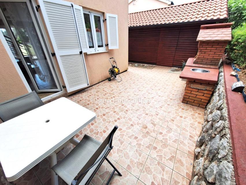 Isola di Krk - casa arredata con giardino e garage