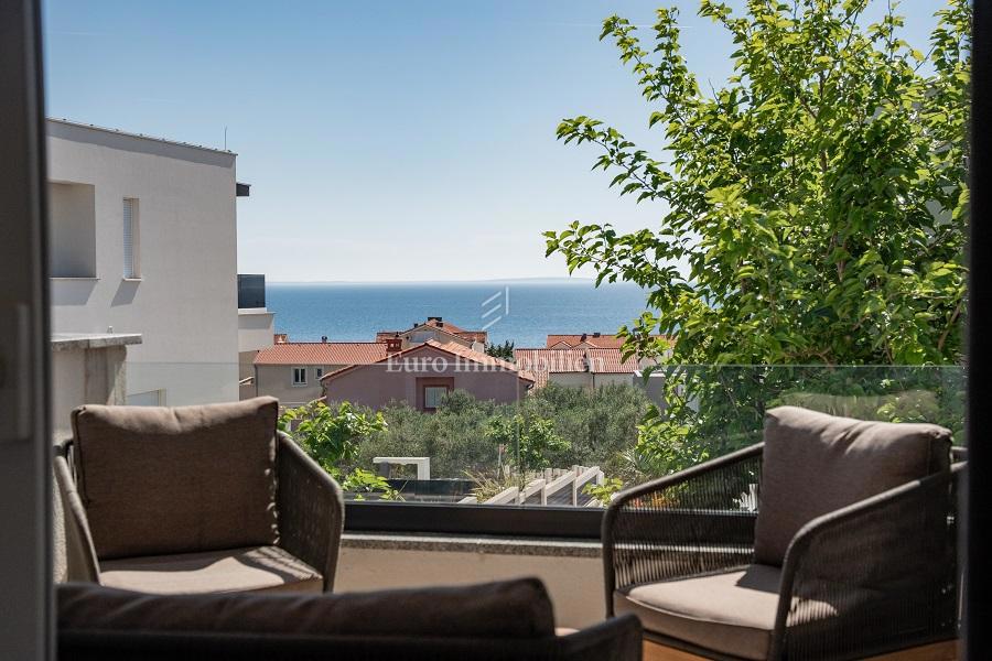 Novalja - appartamento con 2 terrazze, cortile con jacuzzi