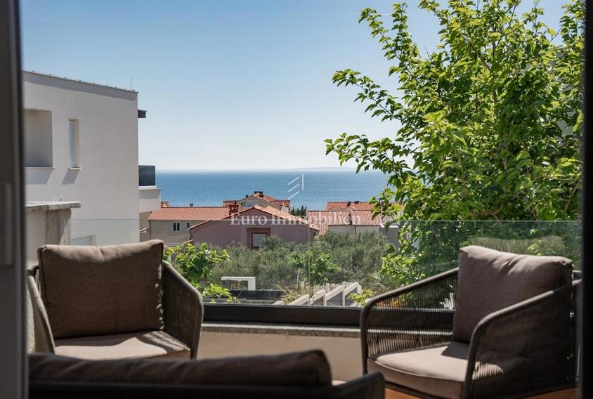 Novalja - appartamento con 2 terrazze, cortile con jacuzzi