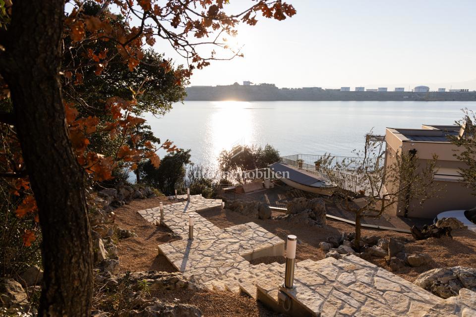 Villa prima fila sul mare con vista panoramica