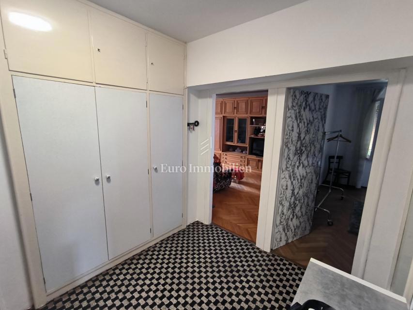 Rijeka - appartamento a Pećine con ampio balcone