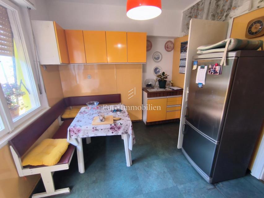 Rijeka - appartamento a Pećine con ampio balcone