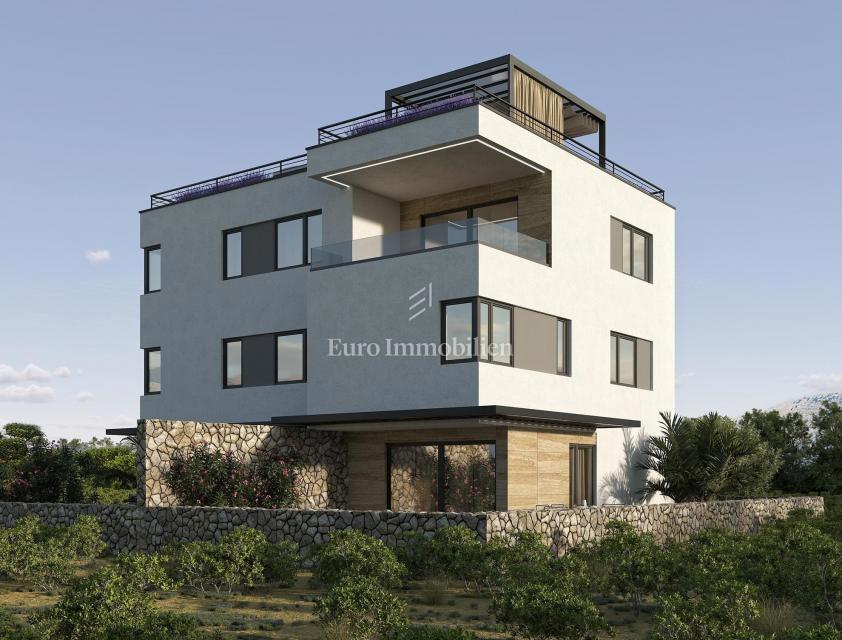 Appartamento con piscina, giardino e terrazza sul tetto