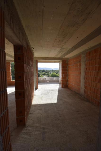 Brodarica-appartamento al primo piano vicino alla spiaggia