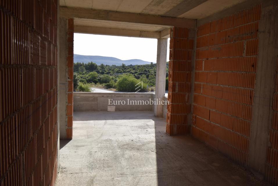 Brodarica-appartamento al primo piano vicino alla spiaggia