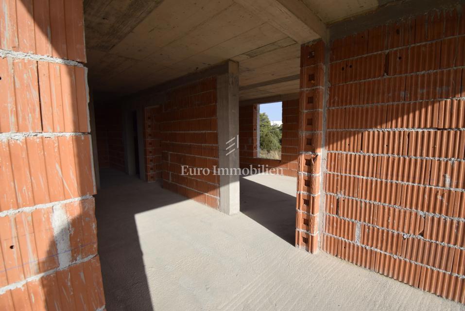 Brodarica-appartamento al primo piano vicino alla spiaggia