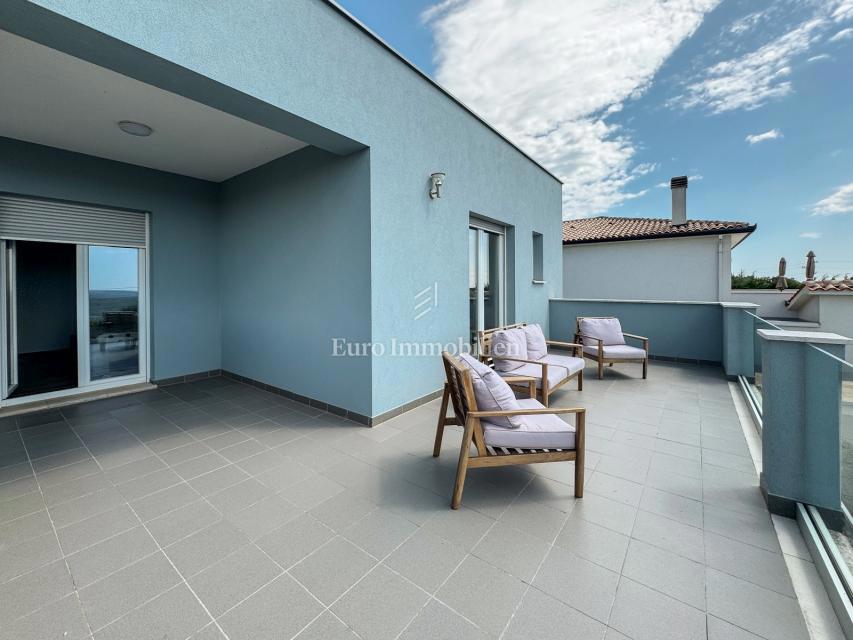 Istria - una villa con piscina e vista aperta sul mare