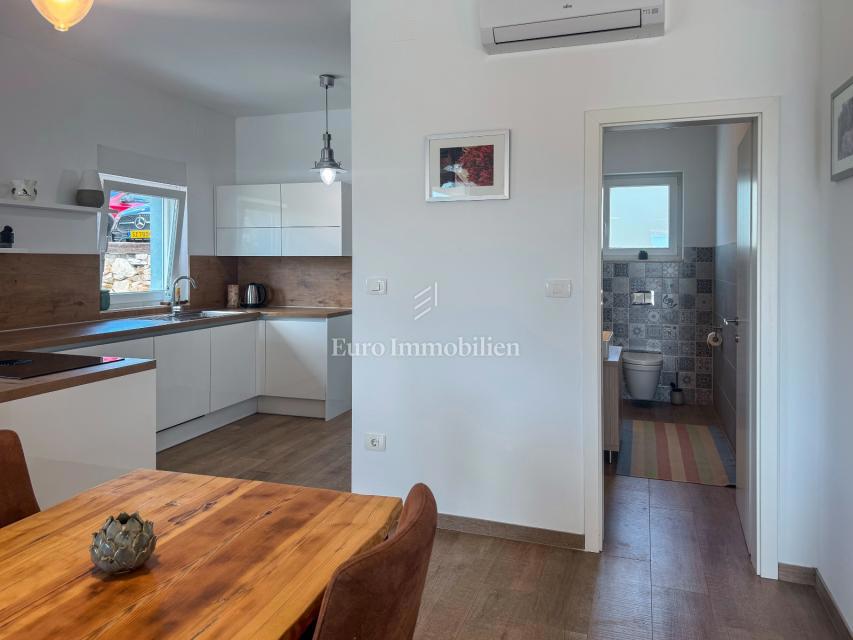 Istria - una villa con piscina e vista aperta sul mare