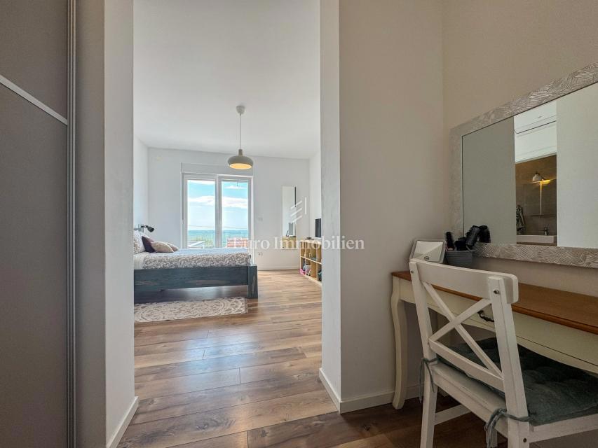 Istria - una villa con piscina e vista aperta sul mare