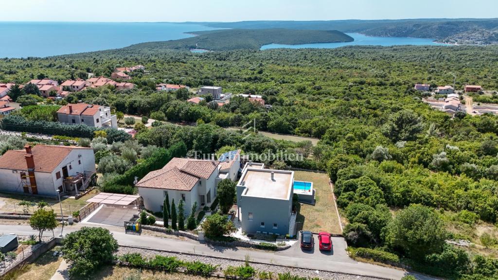 Istria - una villa con piscina e vista aperta sul mare