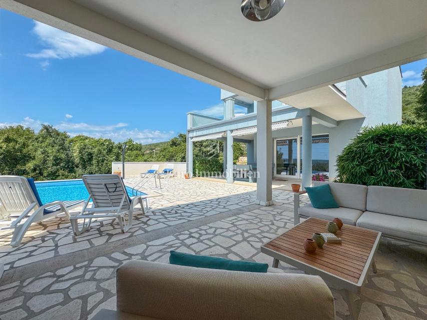Istria - una villa con piscina e vista aperta sul mare