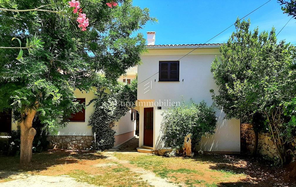 Novalja - 2 case con un grande giardino nel centro di Novalja