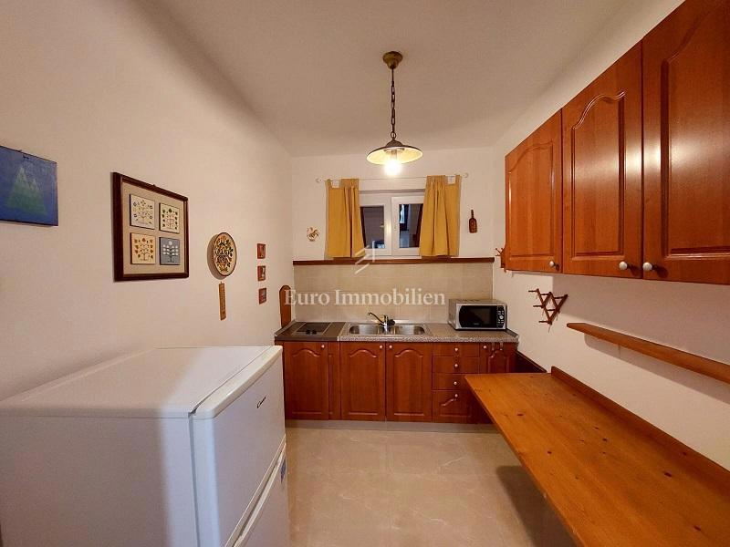 Novalja - 2 case con un grande giardino nel centro di Novalja