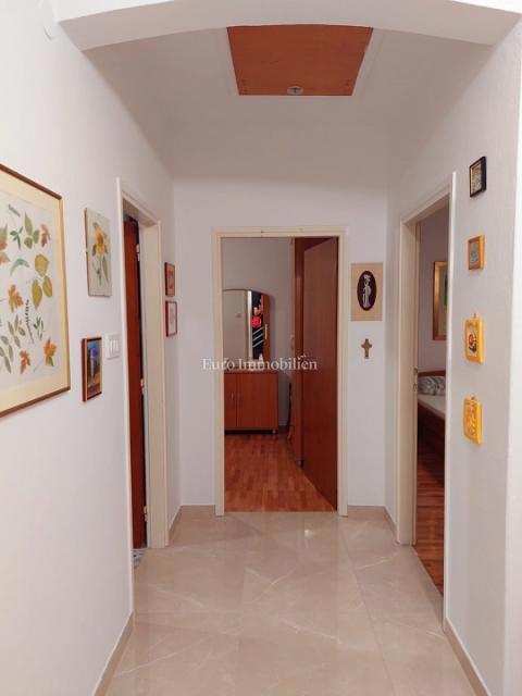 Novalja - 2 case con un grande giardino nel centro di Novalja