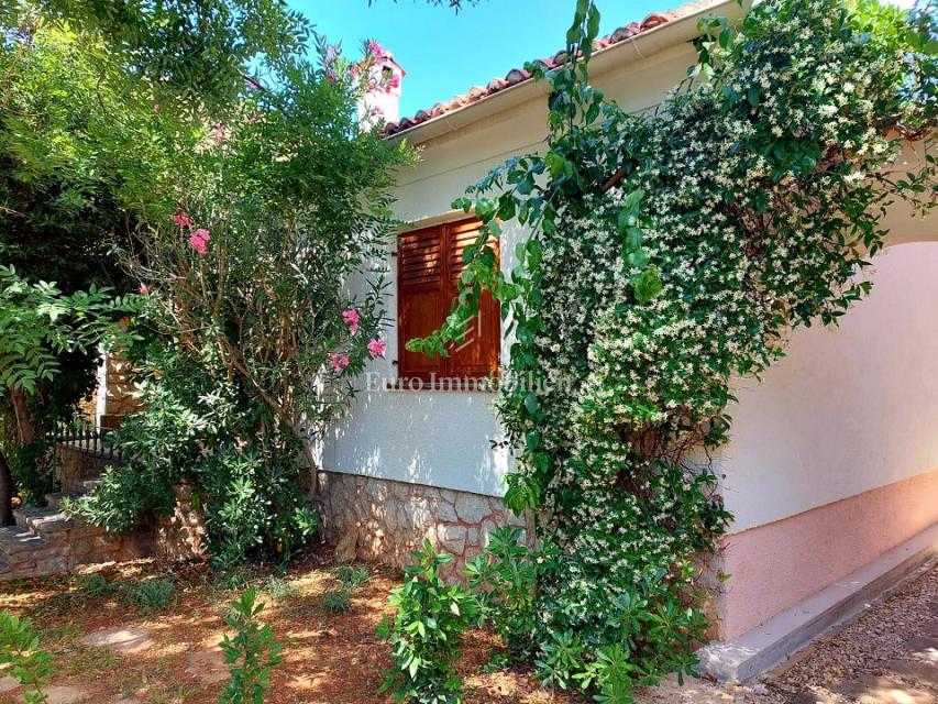 Novalja - 2 case con un grande giardino nel centro di Novalja