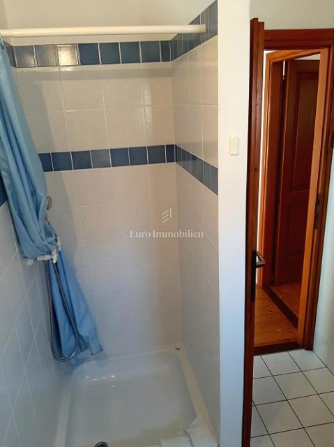 Novalja - 2 case con un grande giardino nel centro di Novalja