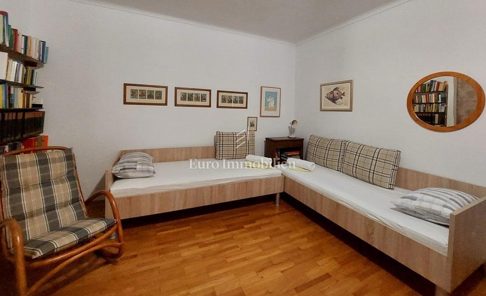 Novalja - 2 case con un grande giardino nel centro di Novalja