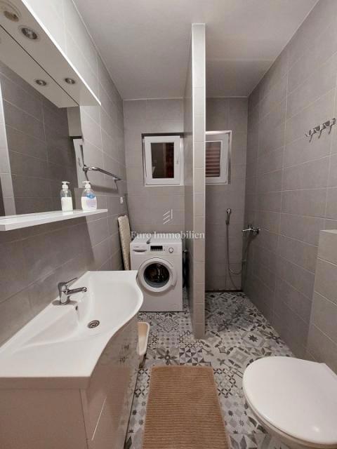 Novalja - 2 case con un grande giardino nel centro di Novalja