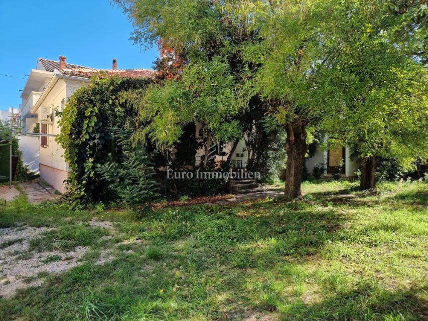 Novalja - 2 case con un grande giardino nel centro di Novalja