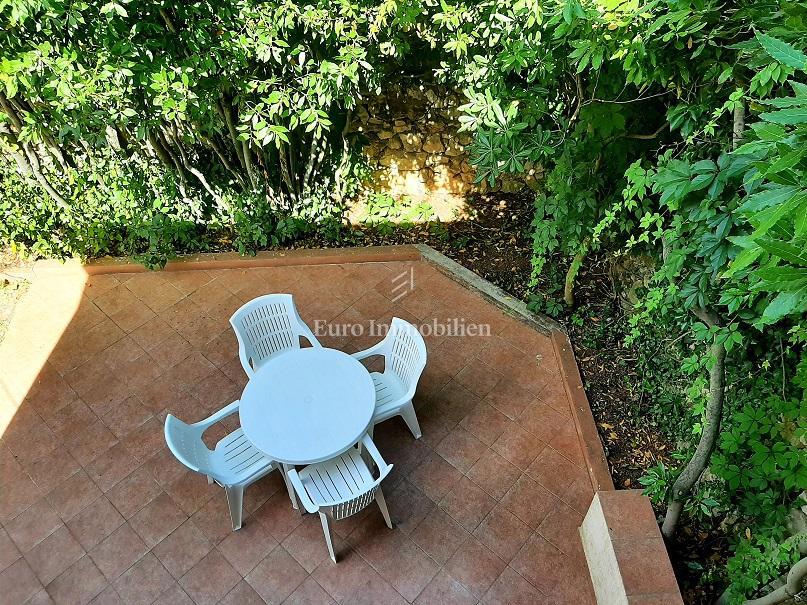 Novalja - 2 case con un grande giardino nel centro di Novalja