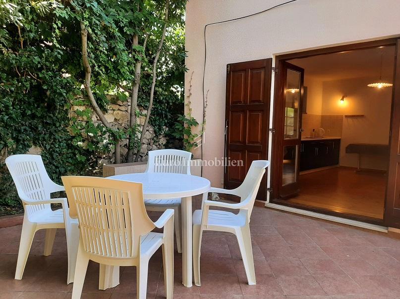 Novalja - 2 case con un grande giardino nel centro di Novalja