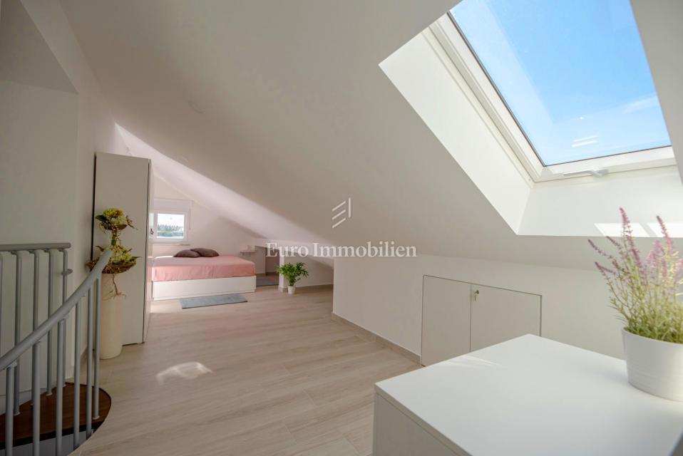 Pag, Povljana, Appartamento in prima fila sul mare