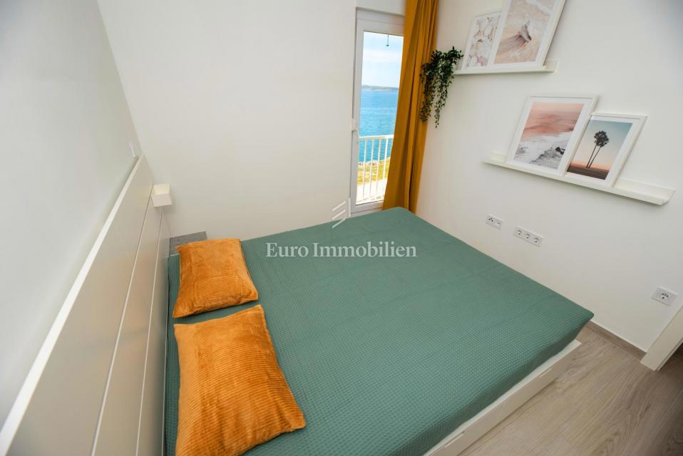 Pag, Povljana, Appartamento in prima fila sul mare